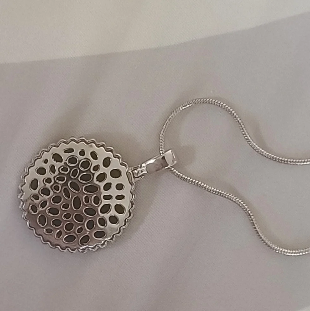 BEAUTIFUL New medallion necklace black crystal by Simply You. Silver Black - Picture 6 of 7